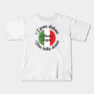 L'uomo italiano ammira sempre le belle donne Kids T-Shirt